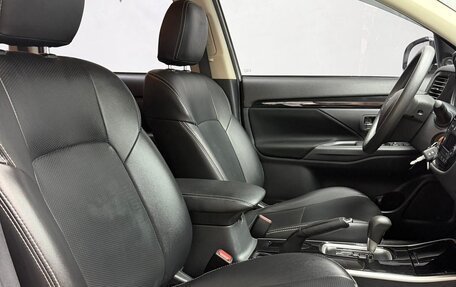 Mitsubishi Outlander III рестайлинг 3, 2021 год, 1 960 000 рублей, 11 фотография