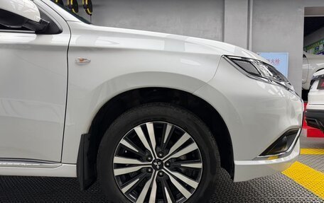 Mitsubishi Outlander III рестайлинг 3, 2021 год, 1 960 000 рублей, 9 фотография