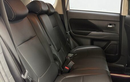 Mitsubishi Outlander III рестайлинг 3, 2021 год, 1 960 000 рублей, 12 фотография