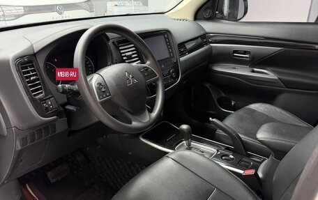 Mitsubishi Outlander III рестайлинг 3, 2021 год, 1 960 000 рублей, 14 фотография