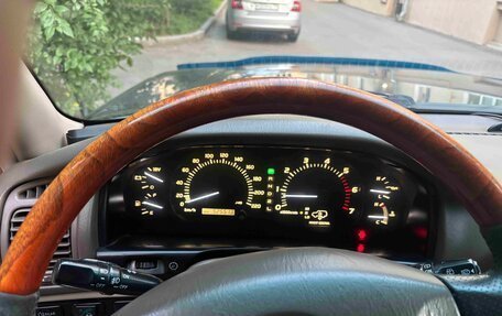 Toyota Land Cruiser 100 рестайлинг 2, 2001 год, 1 570 000 рублей, 10 фотография