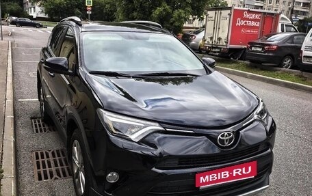 Toyota RAV4, 2017 год, 2 000 000 рублей, 4 фотография