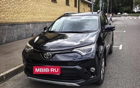 Toyota RAV4, 2017 год, 2 000 000 рублей, 5 фотография