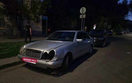 Mercedes-Benz E-Класс, 1998 год, 250 000 рублей, 2 фотография