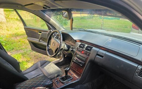 Mercedes-Benz E-Класс, 1998 год, 250 000 рублей, 6 фотография