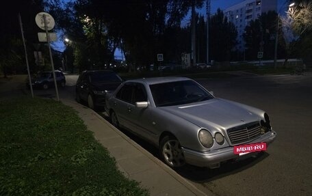 Mercedes-Benz E-Класс, 1998 год, 250 000 рублей, 3 фотография