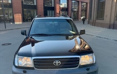 Toyota Land Cruiser 100 рестайлинг 2, 2005 год, 2 000 000 рублей, 2 фотография