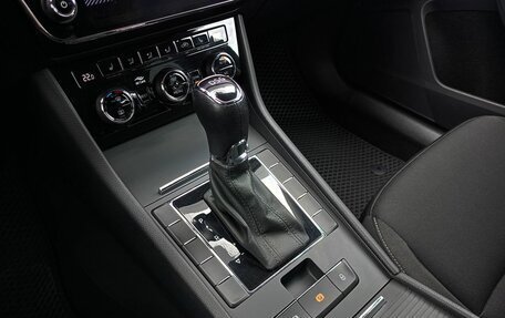 Skoda Superb III рестайлинг, 2019 год, 1 799 000 рублей, 12 фотография