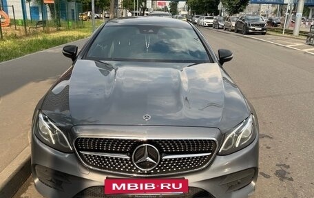 Mercedes-Benz E-Класс, 2019 год, 3 750 000 рублей, 4 фотография