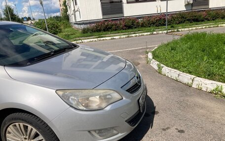 Opel Astra J, 2011 год, 700 000 рублей, 2 фотография