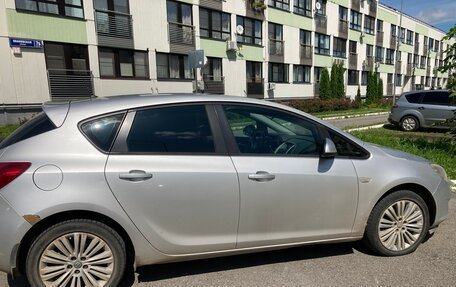 Opel Astra J, 2011 год, 700 000 рублей, 3 фотография