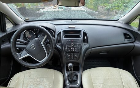 Opel Astra J, 2010 год, 560 000 рублей, 9 фотография