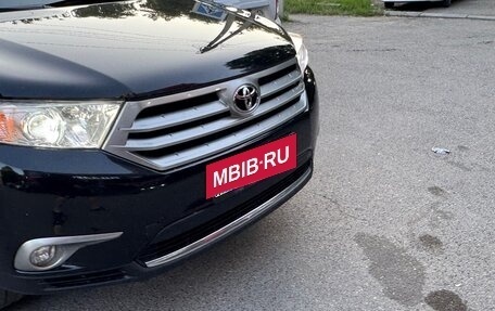 Toyota Highlander III, 2011 год, 1 800 000 рублей, 2 фотография