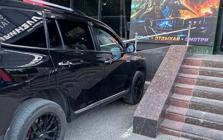Toyota Highlander III, 2011 год, 1 800 000 рублей, 20 фотография