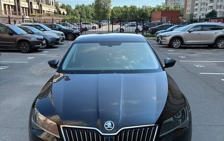 Skoda Superb III рестайлинг, 2018 год, 2 090 000 рублей, 3 фотография