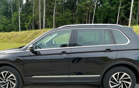 Volkswagen Tiguan II, 2018 год, 2 000 000 рублей, 2 фотография