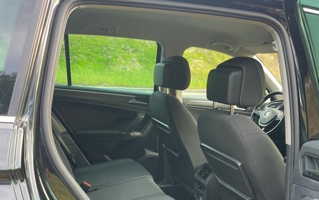 Volkswagen Tiguan II, 2018 год, 2 000 000 рублей, 16 фотография