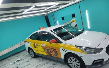 Hyundai Solaris II рестайлинг, 2019 год, 770 000 рублей, 3 фотография