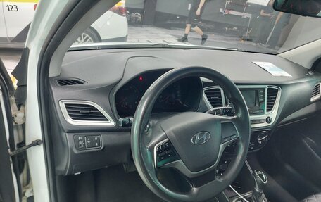 Hyundai Solaris II рестайлинг, 2019 год, 770 000 рублей, 4 фотография