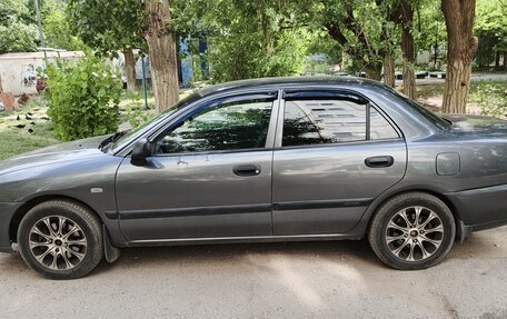 Mitsubishi Carisma I, 2002 год, 290 000 рублей, 2 фотография