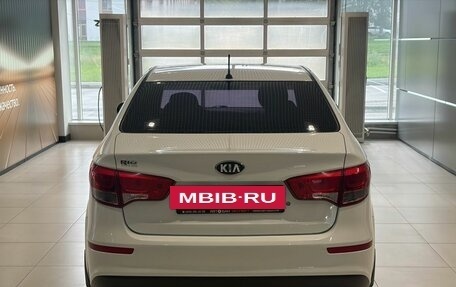 KIA Rio III рестайлинг, 2016 год, 1 099 000 рублей, 5 фотография