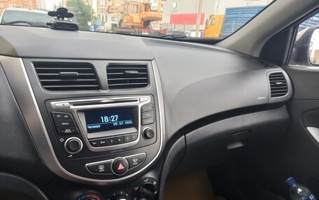 Hyundai Solaris II рестайлинг, 2015 год, 1 050 000 рублей, 13 фотография