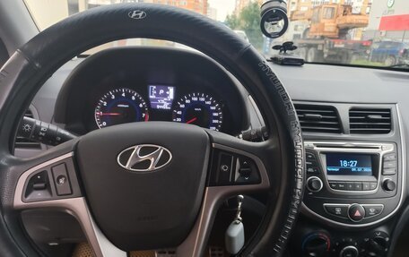 Hyundai Solaris II рестайлинг, 2015 год, 1 050 000 рублей, 12 фотография