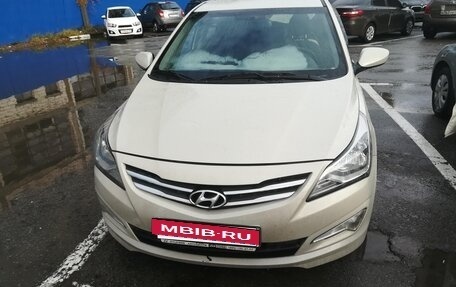 Hyundai Solaris II рестайлинг, 2015 год, 1 050 000 рублей, 25 фотография