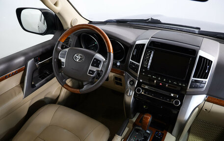 Toyota Land Cruiser 200, 2013 год, 3 099 000 рублей, 9 фотография