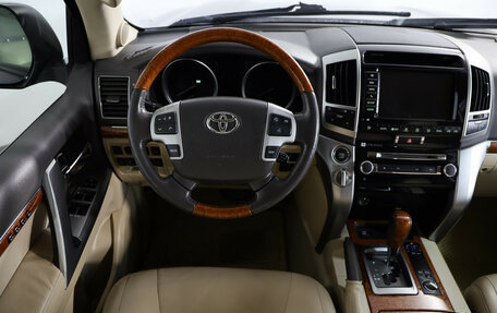 Toyota Land Cruiser 200, 2013 год, 3 099 000 рублей, 11 фотография