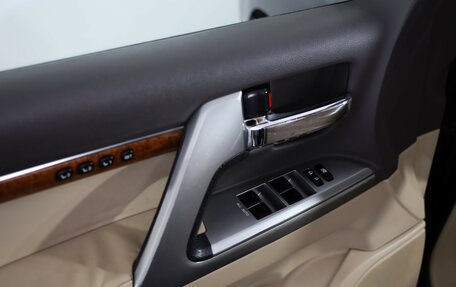 Toyota Land Cruiser 200, 2013 год, 3 099 000 рублей, 24 фотография