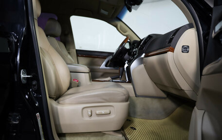 Toyota Land Cruiser 200, 2013 год, 3 099 000 рублей, 27 фотография