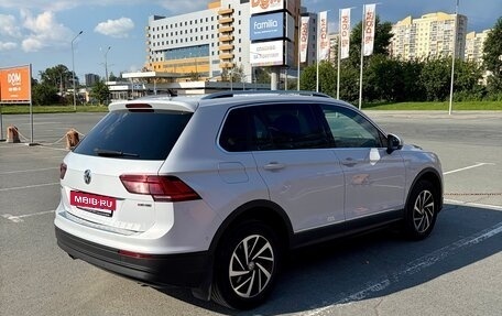 Volkswagen Tiguan II, 2018 год, 3 300 000 рублей, 5 фотография