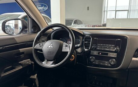 Mitsubishi Outlander III рестайлинг 3, 2019 год, 1 949 000 рублей, 12 фотография