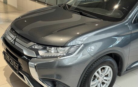 Mitsubishi Outlander III рестайлинг 3, 2019 год, 1 949 000 рублей, 10 фотография