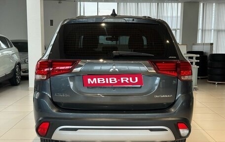 Mitsubishi Outlander III рестайлинг 3, 2019 год, 1 949 000 рублей, 5 фотография
