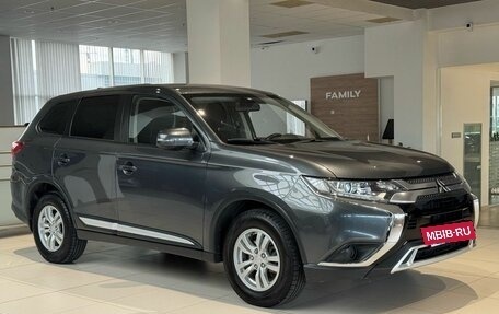 Mitsubishi Outlander III рестайлинг 3, 2019 год, 1 949 000 рублей, 3 фотография