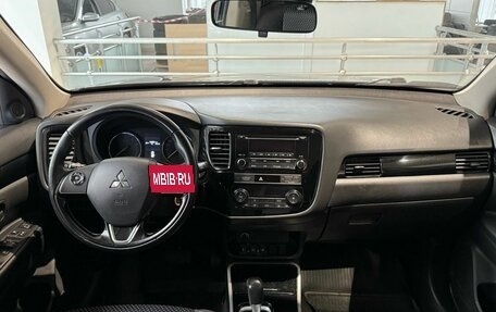 Mitsubishi Outlander III рестайлинг 3, 2019 год, 1 949 000 рублей, 13 фотография