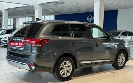 Mitsubishi Outlander III рестайлинг 3, 2019 год, 1 949 000 рублей, 4 фотография