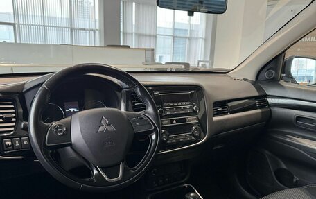 Mitsubishi Outlander III рестайлинг 3, 2019 год, 1 949 000 рублей, 14 фотография