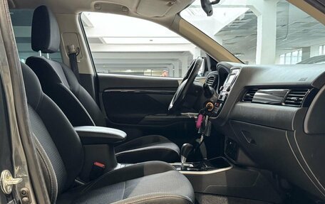 Mitsubishi Outlander III рестайлинг 3, 2019 год, 1 949 000 рублей, 26 фотография