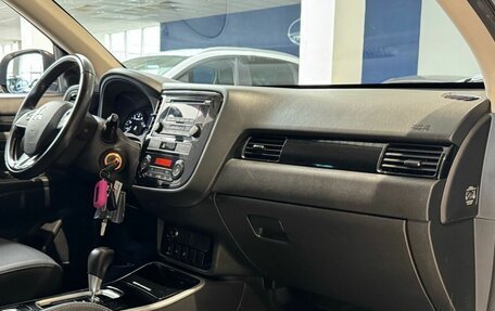 Mitsubishi Outlander III рестайлинг 3, 2019 год, 1 949 000 рублей, 30 фотография