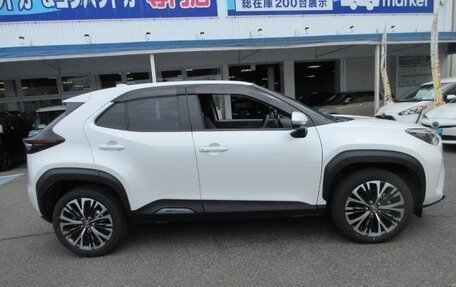 Toyota Yaris Cross, 2023 год, 1 400 000 рублей, 4 фотография