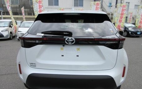 Toyota Yaris Cross, 2023 год, 1 400 000 рублей, 7 фотография