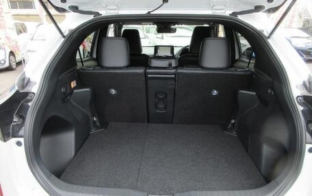 Toyota Yaris Cross, 2023 год, 1 400 000 рублей, 11 фотография