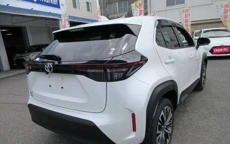 Toyota Yaris Cross, 2023 год, 1 400 000 рублей, 6 фотография