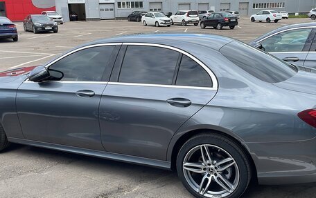 Mercedes-Benz E-Класс, 2020 год, 3 550 000 рублей, 4 фотография