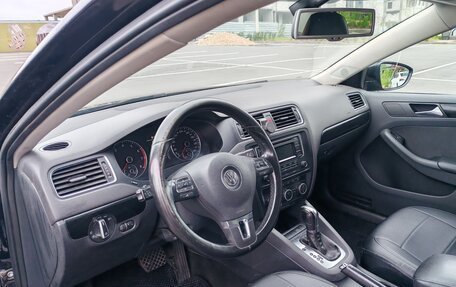 Volkswagen Jetta VI, 2013 год, 990 000 рублей, 6 фотография