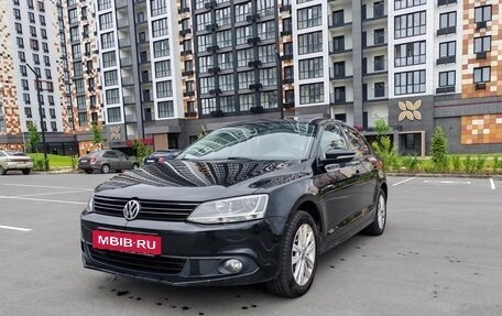 Volkswagen Jetta VI, 2013 год, 990 000 рублей, 2 фотография