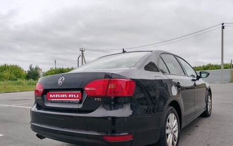 Volkswagen Jetta VI, 2013 год, 990 000 рублей, 4 фотография